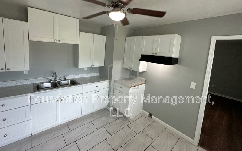 1663 Humber St - Photo 5 of 24