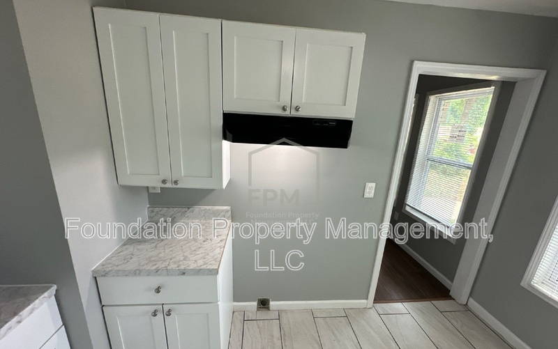 1663 Humber St - Photo 6 of 24
