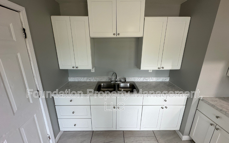 1663 Humber St - Photo 7 of 24