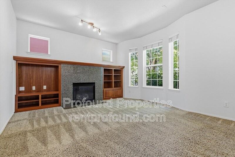 1140 Se Tamango St - Photo 4 of 43