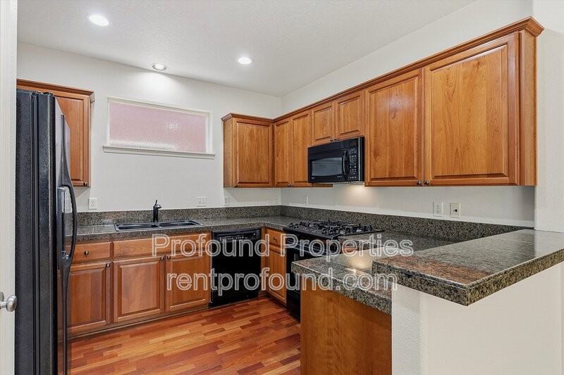 1140 Se Tamango St - Photo 7 of 43