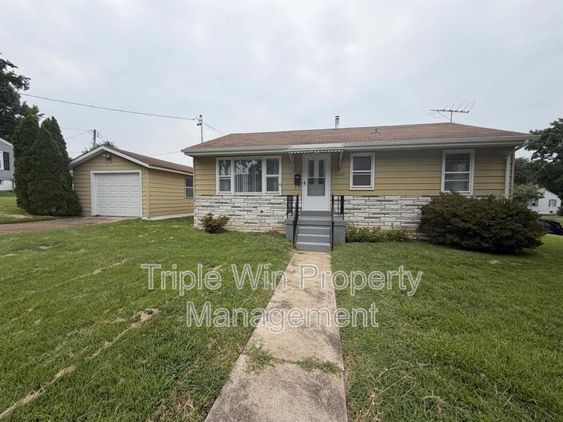 3349 Marmary Ln - Photo 3 of 28