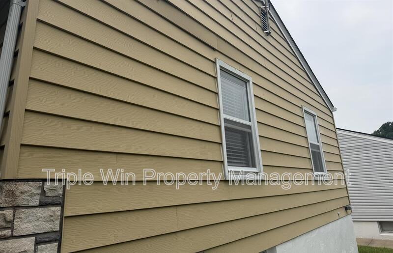 3349 Marmary Ln - Photo 4 of 28