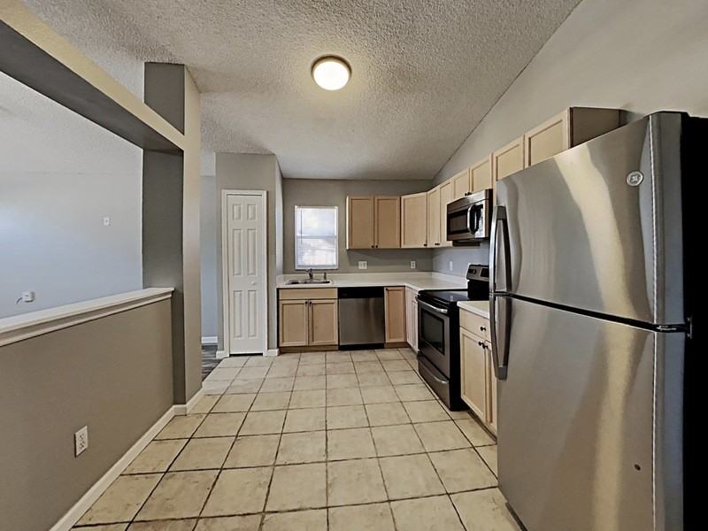 7135 Edgewater Shores Ct - Photo 4 of 16