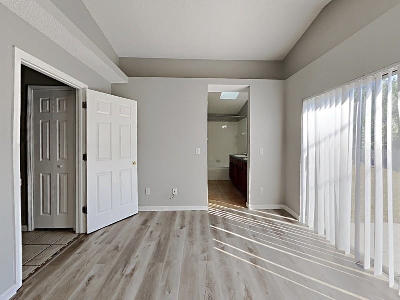 7135 Edgewater Shores Ct - Photo 6 of 16