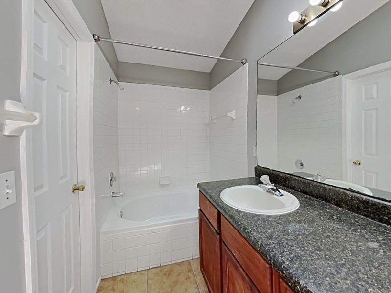 7135 Edgewater Shores Ct - Photo 7 of 16