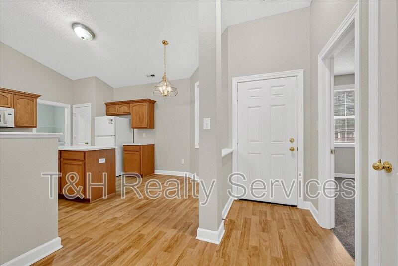 5935 Monticello Square Ln - Photo 6 of 37