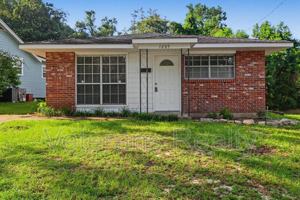 featured image of 1285 Kensington Dr