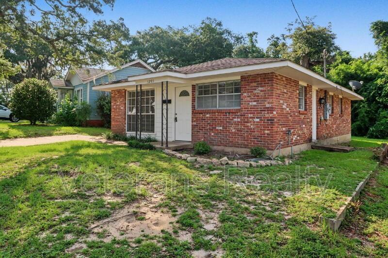 1285 Kensington Dr - Photo 2 of 19