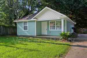 featured image of 3001 Lamont Rd