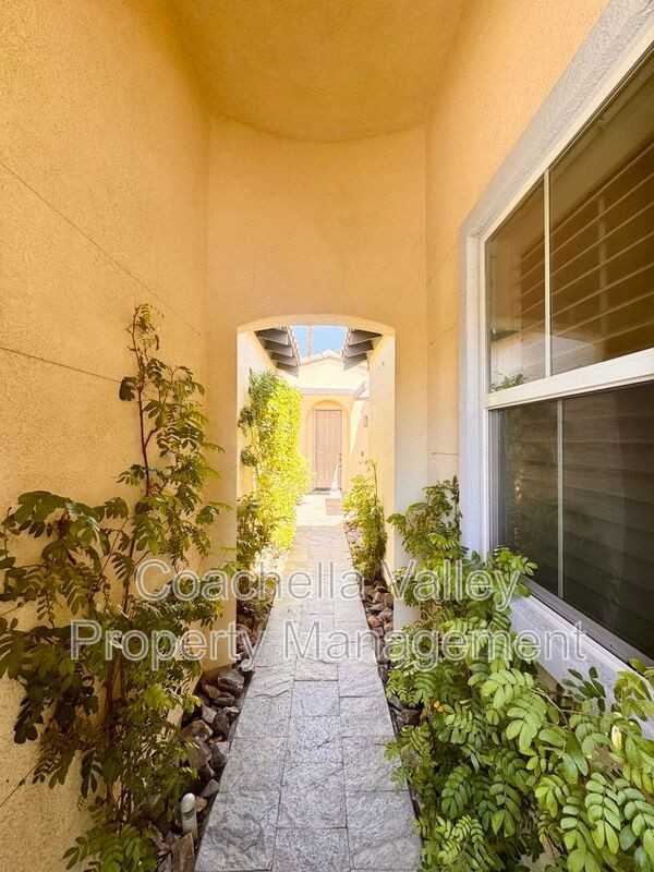 138 Shoreline Dr - Photo 3 of 50