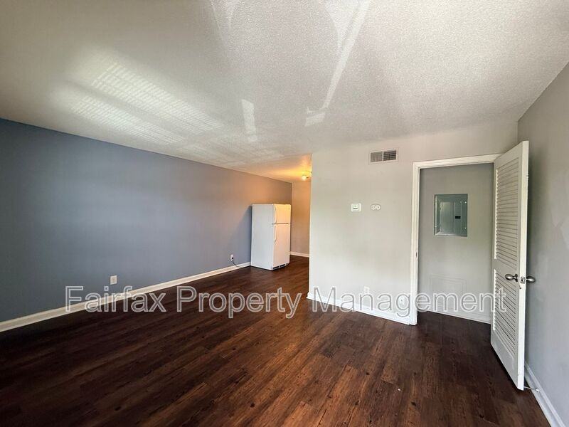 1011 Burke St #14 - Photo 3 of 7