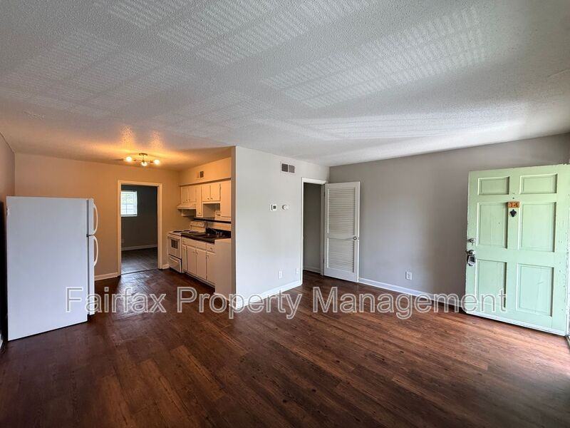 1011 Burke St #14 - Photo 4 of 7