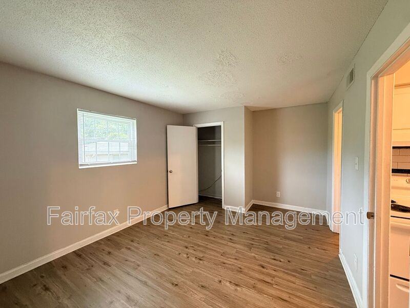 1011 Burke St #14 - Photo 7 of 7