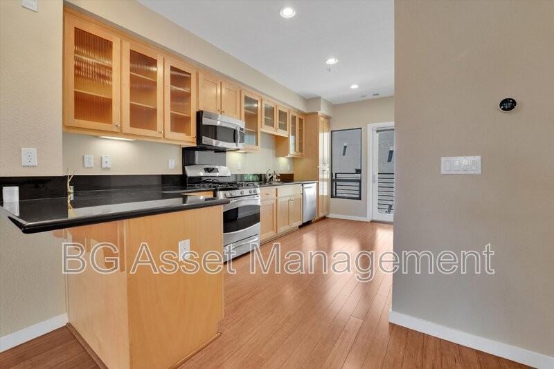 1766 12th St - Photo 3 of 21