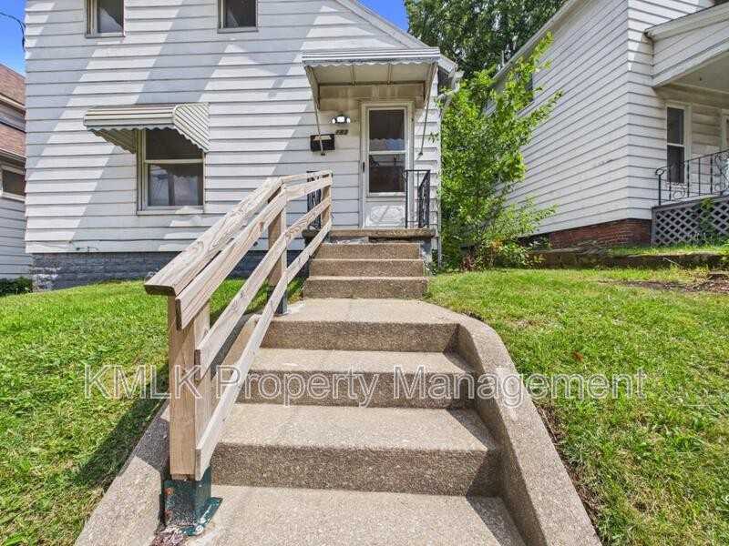 183 N Union St - Photo 3 of 37