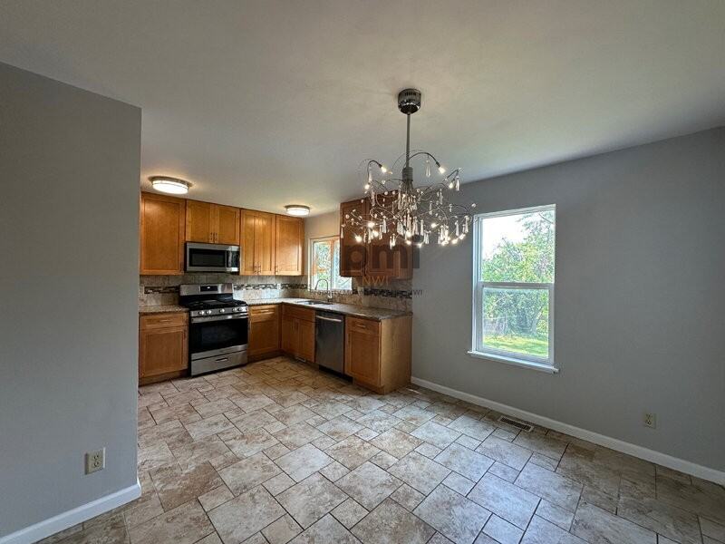 1031 W 59th Pl - Photo 6 of 21