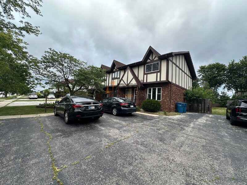 711 Wellington Dr - Photo 3 of 18