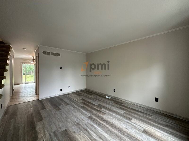 711 Wellington Dr - Photo 4 of 18