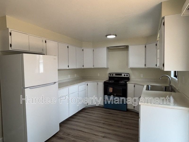 2106 N 33rd St - Photo 3 of 25