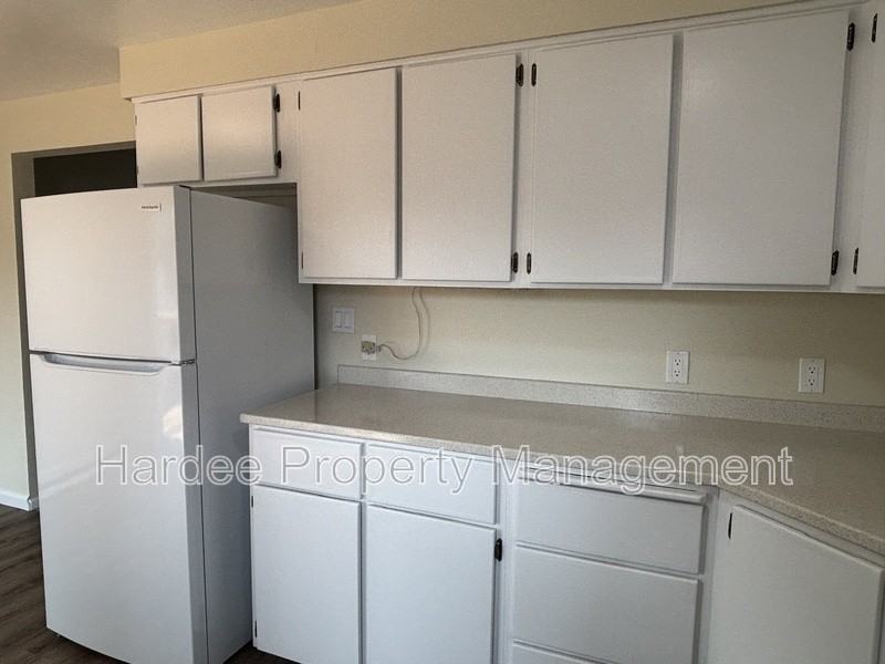 2106 N 33rd St - Photo 5 of 25