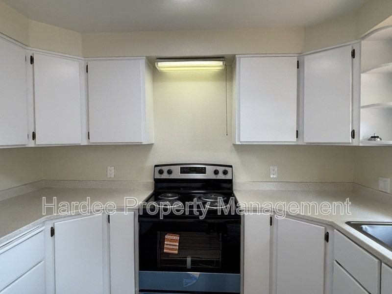 2106 N 33rd St - Photo 6 of 25