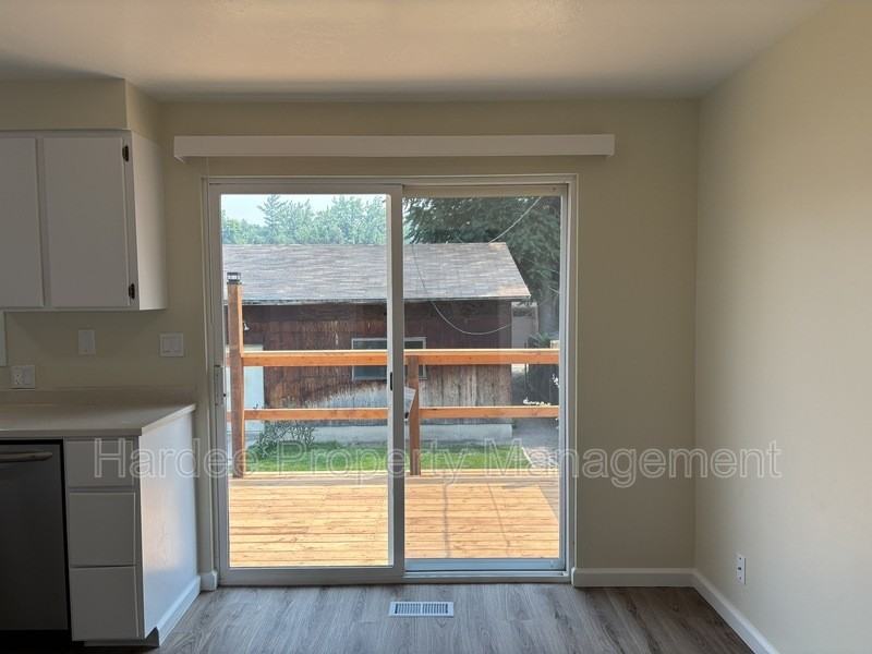 2106 N 33rd St - Photo 7 of 25