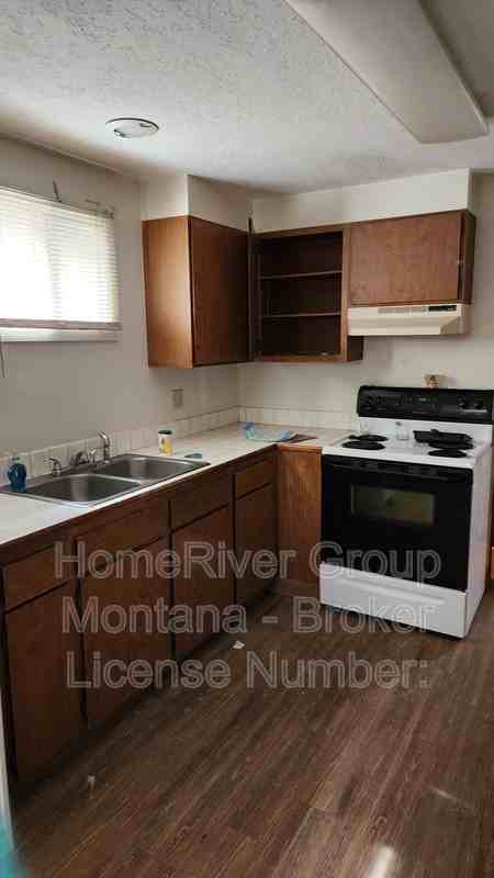 705 S 2nd St W #C - Photo 3 of 6