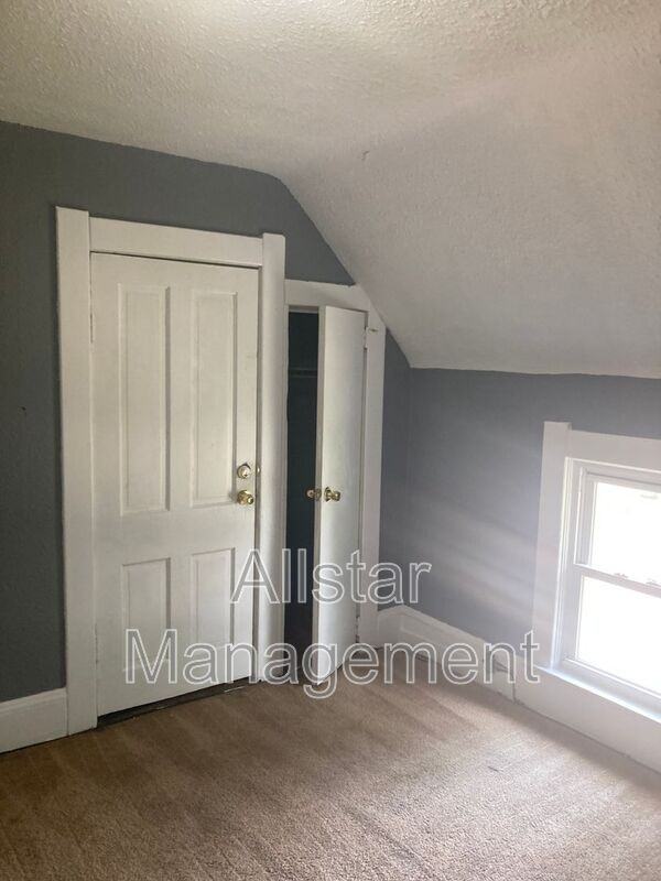 14221 Darley Ave - Photo 2 of 9