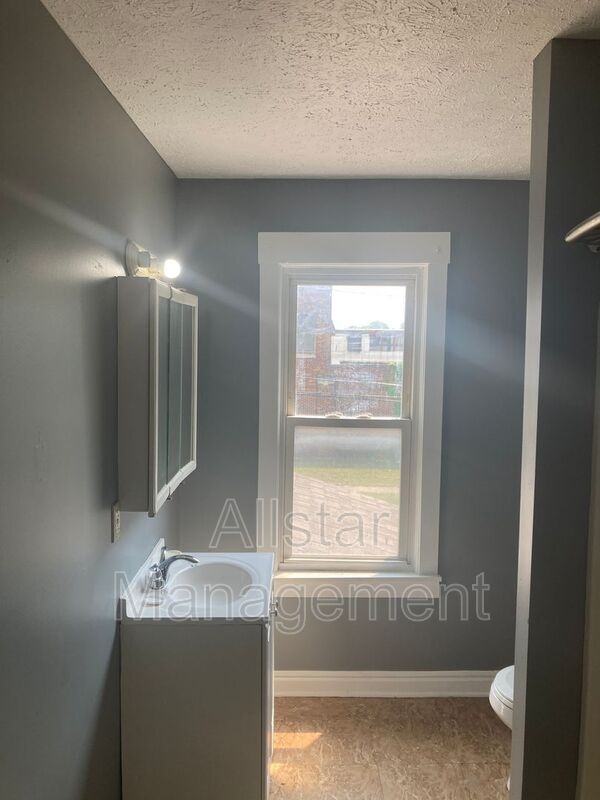 14221 Darley Ave - Photo 3 of 9
