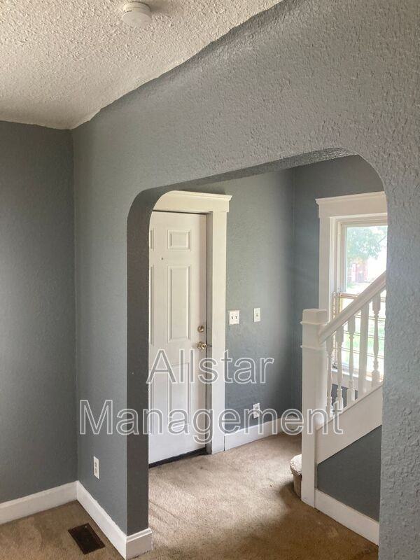 14221 Darley Ave - Photo 4 of 9