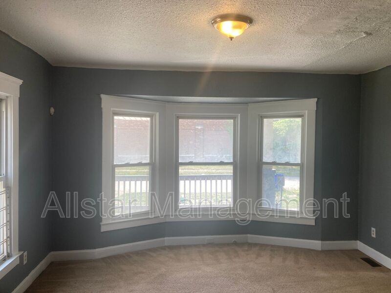 14221 Darley Ave - Photo 6 of 9