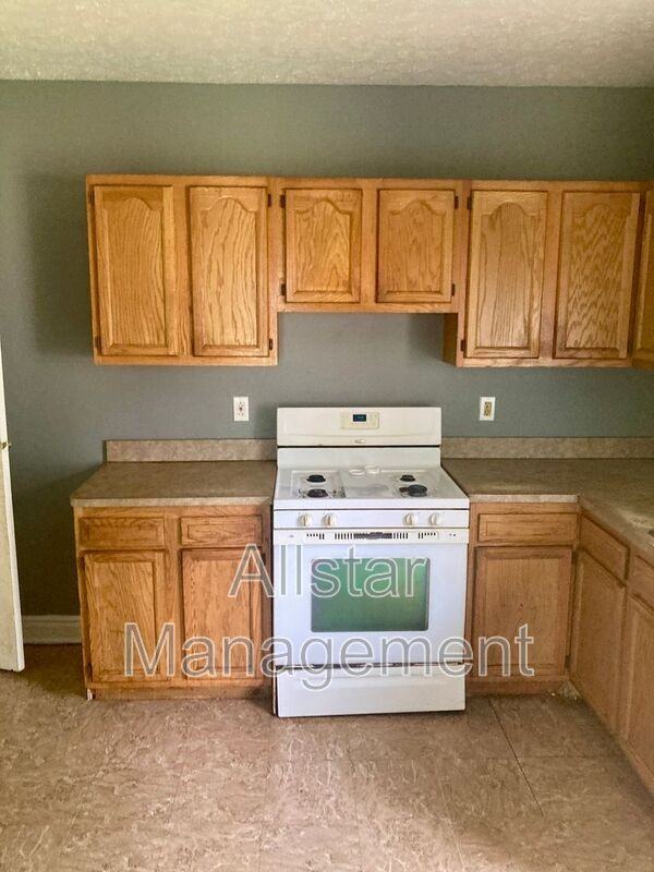 14221 Darley Ave - Photo 7 of 9