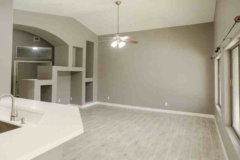 1058 S Roca St - Photo 6 of 28