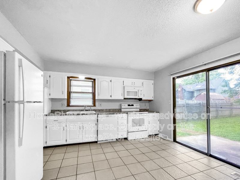 12733 Oakland Ave - Photo 4 of 19