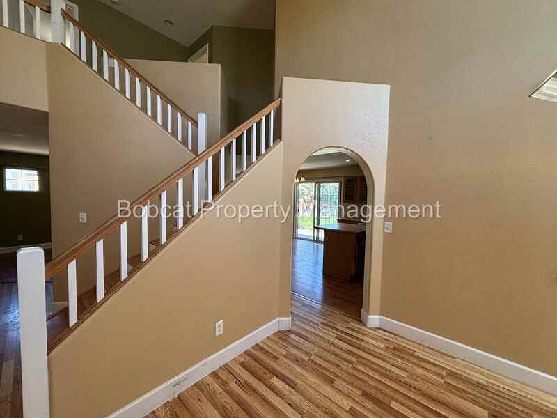 1477 Ridge Point Dr - Photo 4 of 49