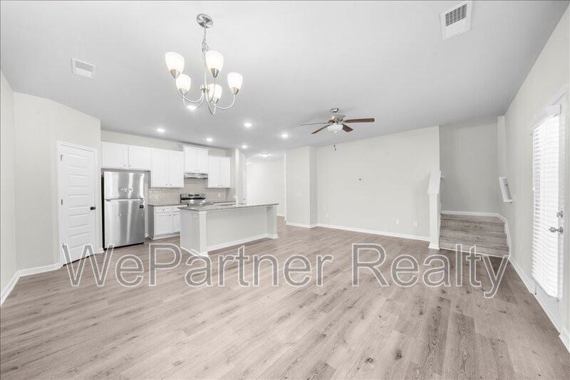 108 Peterson St - Photo 4 of 14