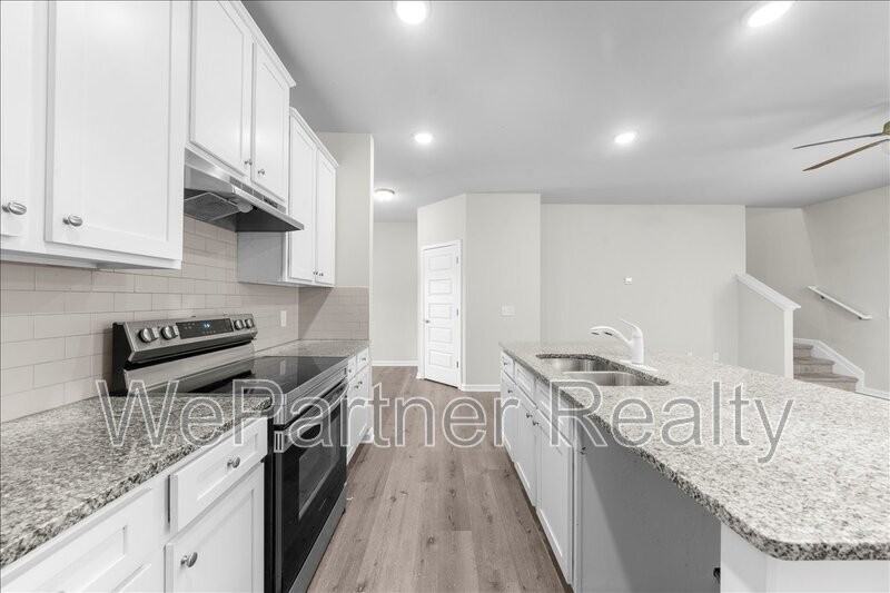 108 Peterson St - Photo 5 of 14