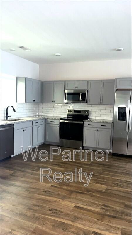 100 Crest Pointe - Photo 7 of 24