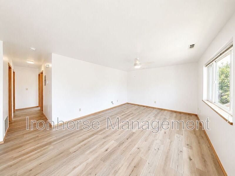 8 Michael Grove Ave - Photo 3 of 20