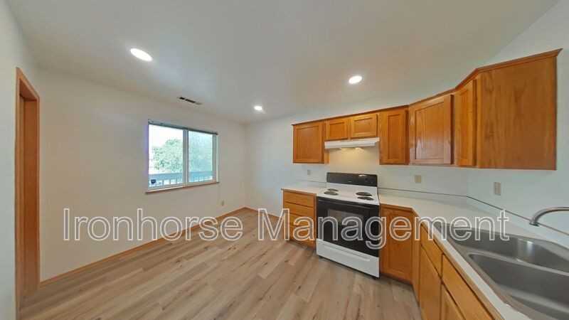 8 Michael Grove Ave - Photo 6 of 20