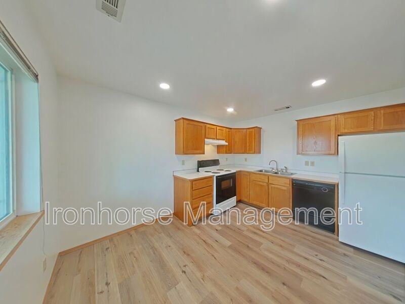 8 Michael Grove Ave - Photo 7 of 20