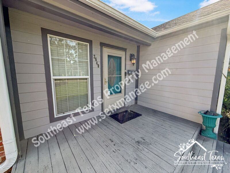 2640 Louisiana St - Photo 2 of 12