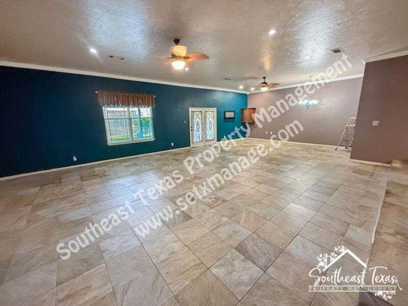 2640 Louisiana St - Photo 3 of 12