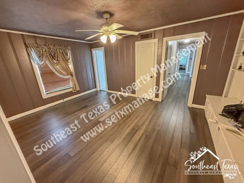 2640 Louisiana St - Photo 4 of 12