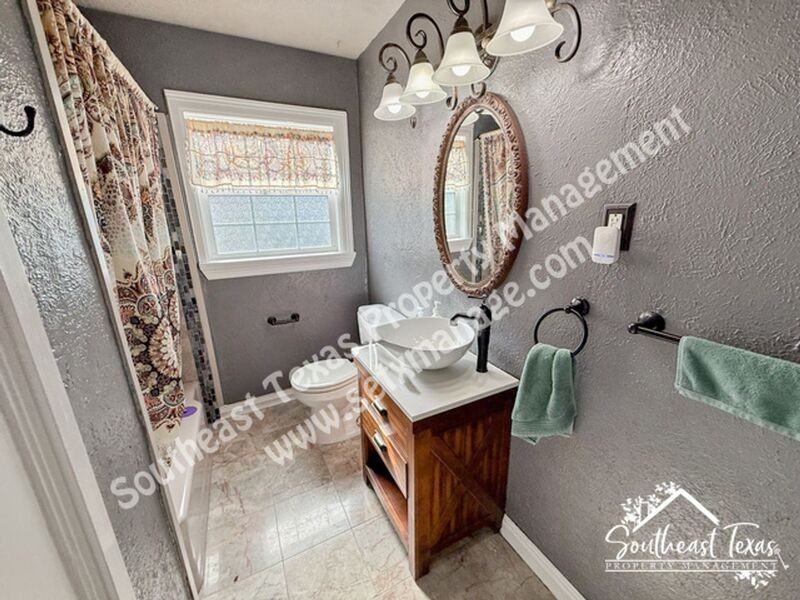 2640 Louisiana St - Photo 7 of 12