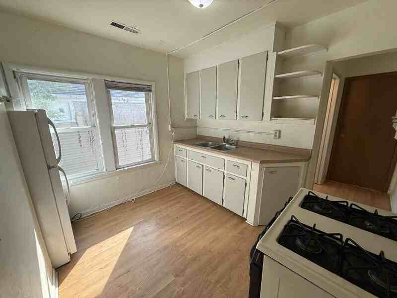 2507 E Johnson St #3 - Photo 4 of 14