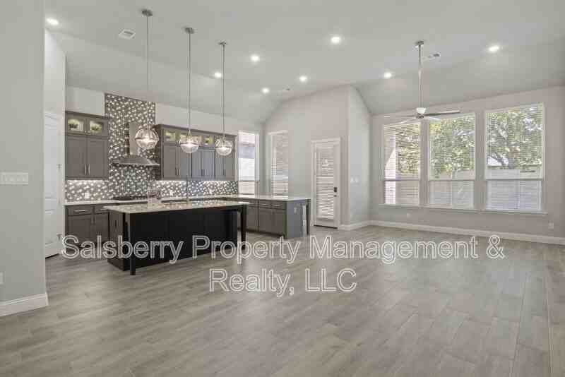 1314 20th St - Photo 4 of 35