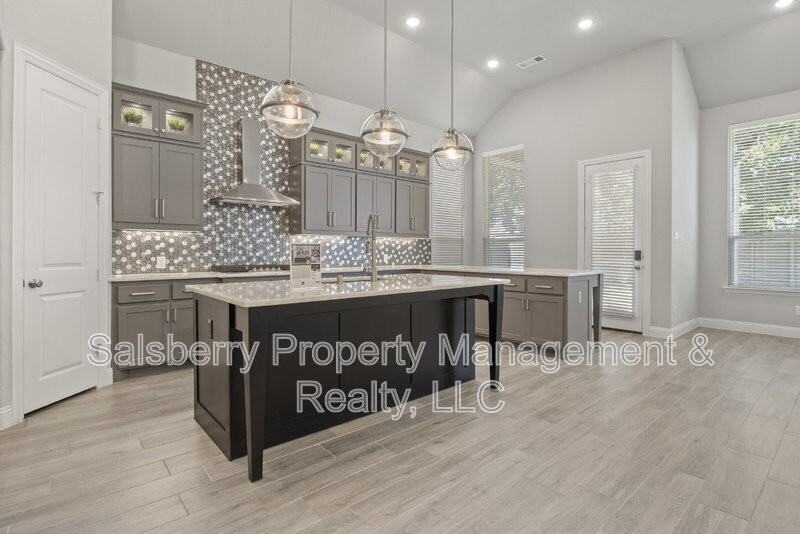 1314 20th St - Photo 5 of 35