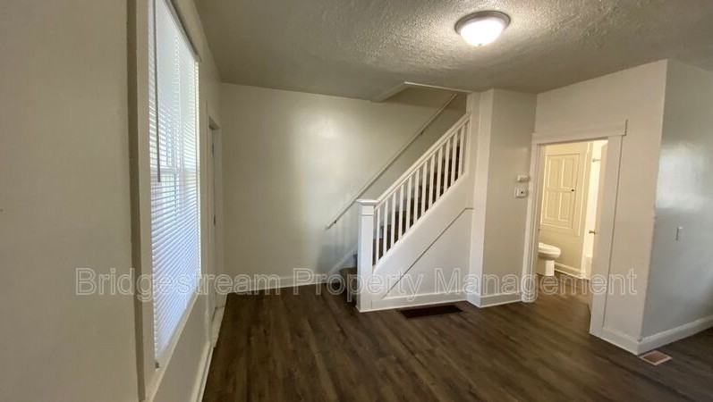 14 Nassau St - Photo 6 of 12